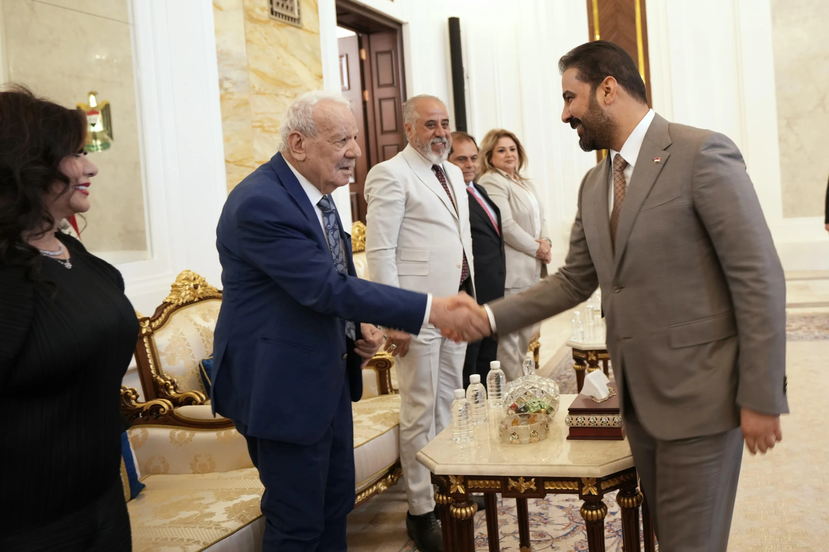رئيس الوزراء العراقي يشيد بدور الفنانين في تجسيد قضايا الوطن ويؤكد رعاية الحكومة للفن - الفن العراقي - رئيس الوزراء العراقي - Iraqi art - Prime Minister Iraq