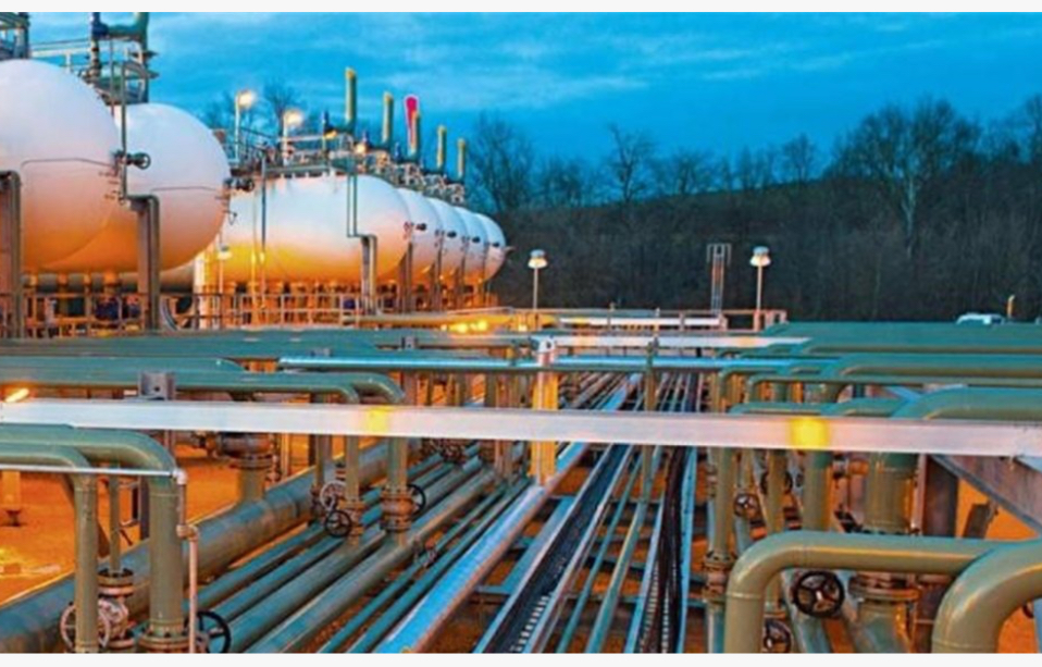 Oil Prices Jump Over 3% Amid Middle East Tensions as Gold Suffers Sharp Decline