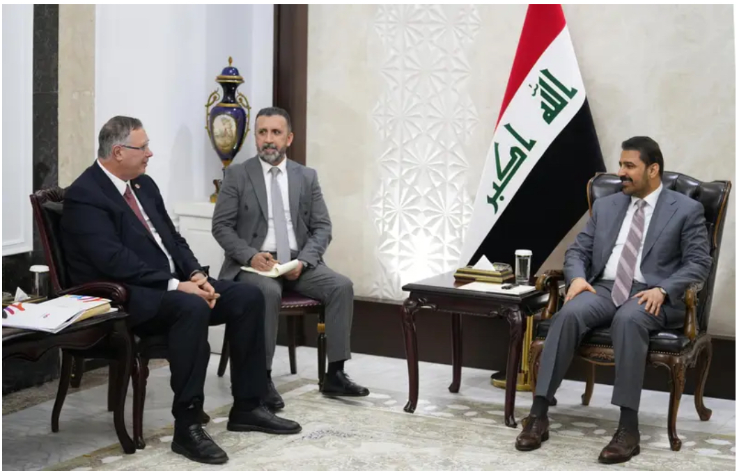 رئيس الوزراء العراقي يبحث مع توتال إنرجيز وكونوكو فيليبس خطط تعزيز إنتاج النفط والغاز - 
