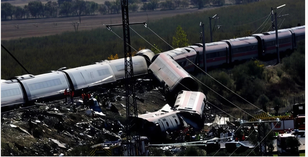 العراق يجدد تضامنه مع إسبانيا عقب حادث تصادم قطارين أوقع عشرات الضحايا - 