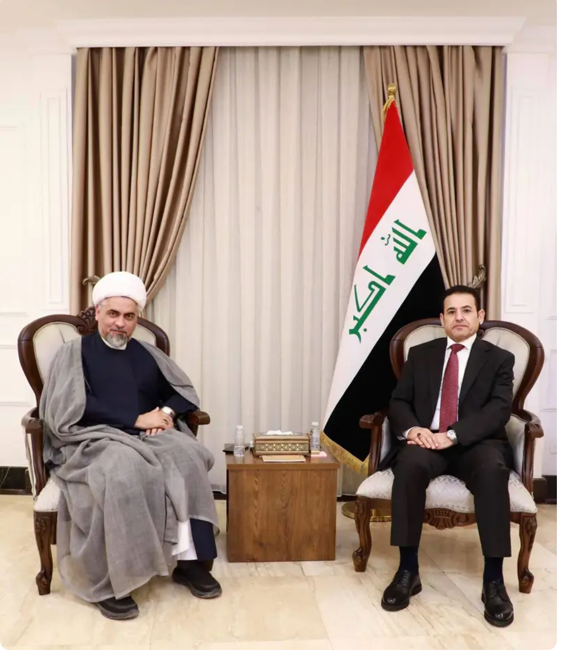 قاسم الأعرجي يشدد على توثيق جرائم داعش والقاعدة خلال لقائه وفداً من العتبة الحسينية - 